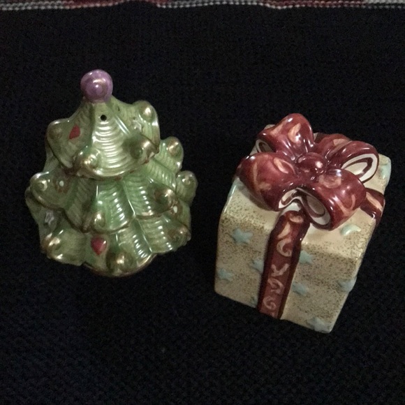 Pfaltzgraff Christmas Tree and Present salt and pepper shakers vintage - Picture 4 of 11